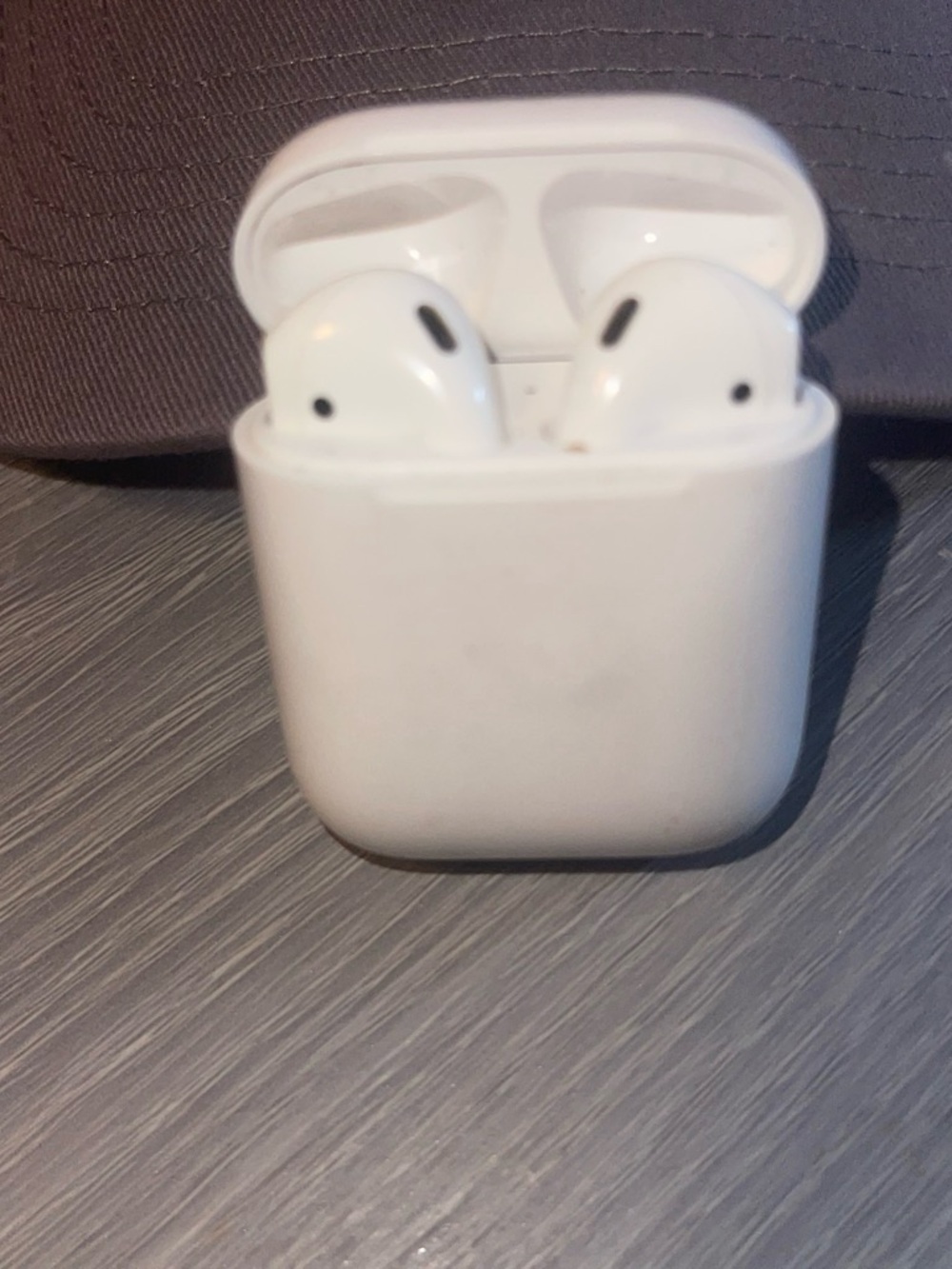 Apple White Wireless Earbuds with Charging Case